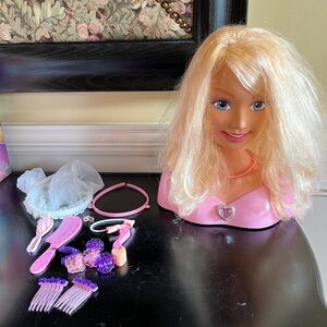 vintage 2001 Barbie talking styling head-make me pretty .talks perfectly 12”